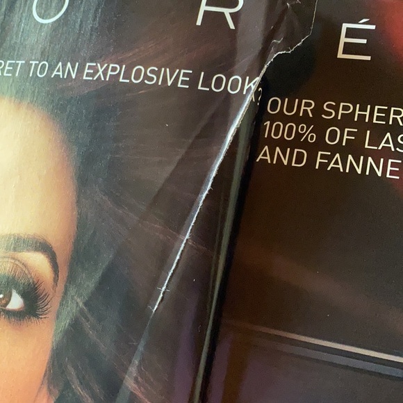 Lucky Magazine | Carrie Underwood | December 2009 - Picture 2 of 5